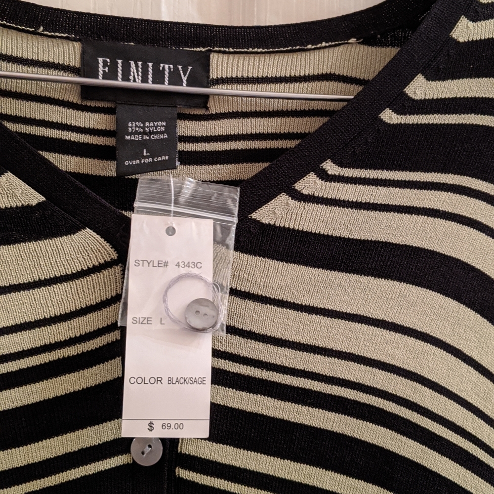 FINITY Button Up - Picture 3 of 3